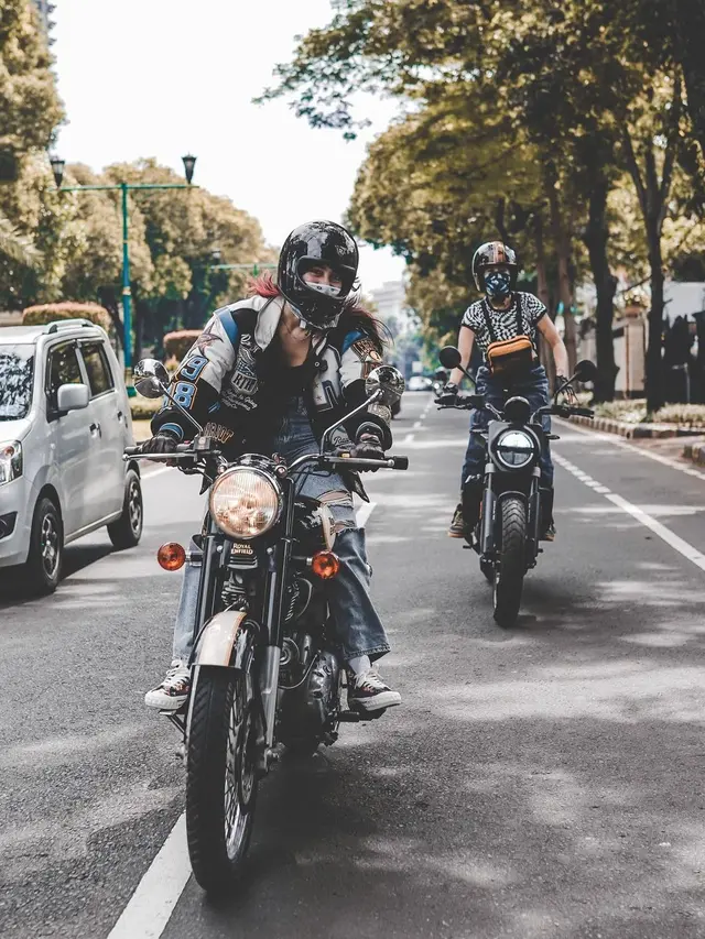 Gemar Touring, Ini 6 Potret Sintya Marisca saat Keliling Naik Motor
