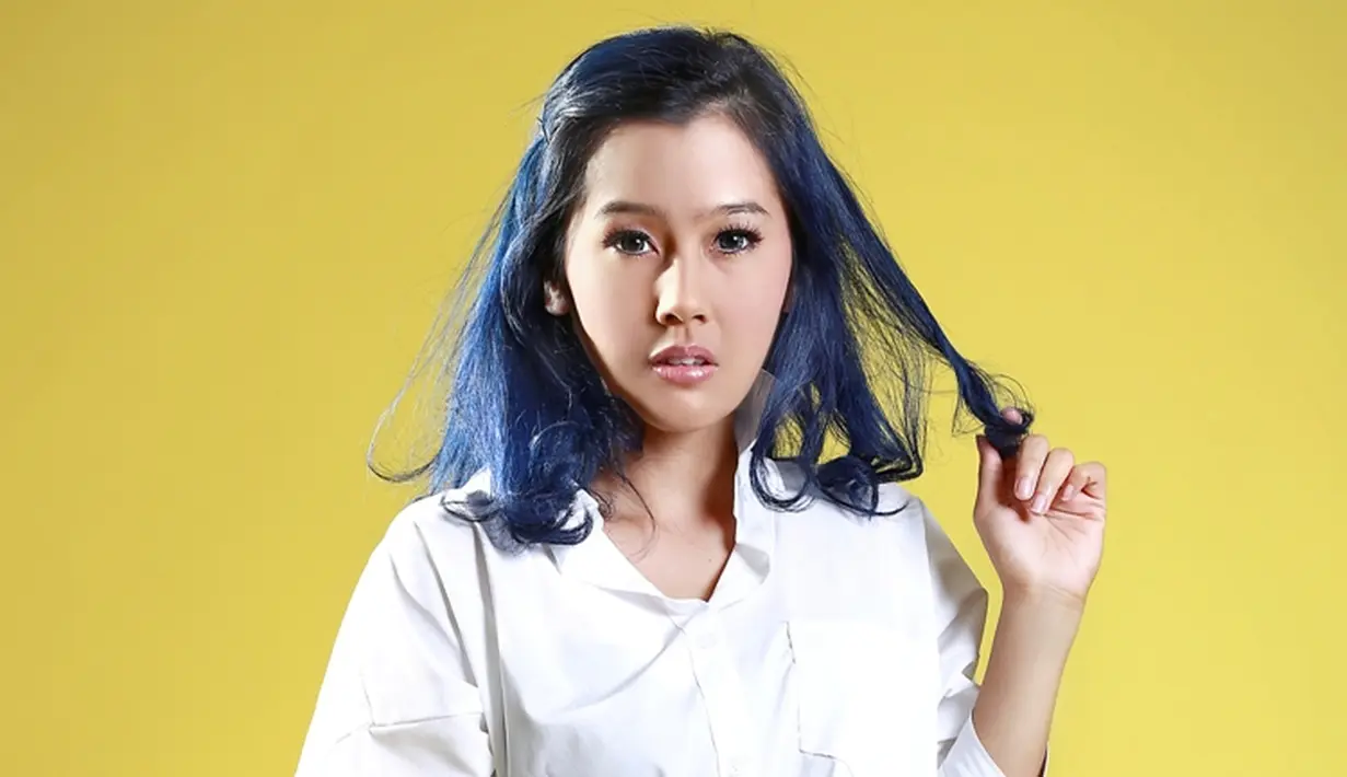 Selain itu, ia juga terlibat menjadi pemeran utama dalam web series 'School of the Dead' yang ditayangkan di vidio.com dan menjadi presenter. (Galih W Satria, Digital Imaging: Muhammad Iqbal Nurfajri/Bintang.com)