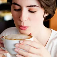 Bukan hanya sekadar minuman, kopi juga mampu membuat seseorang jatuh cinta lebih dalam. (Via: enjoycoffees.com)