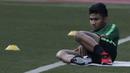 Pemain Timnas Indonesia U-22, Asnawi Mangkualam, latihan terpisah dari rekan-rekannya di Stadion Rizal Memorial, Manila, Rabu (27/11). Latihan ini persiapan jelang laga SEA Games 2019 melawan Singapura U-22. (Bola.com/M Iqbal Ichsan)
