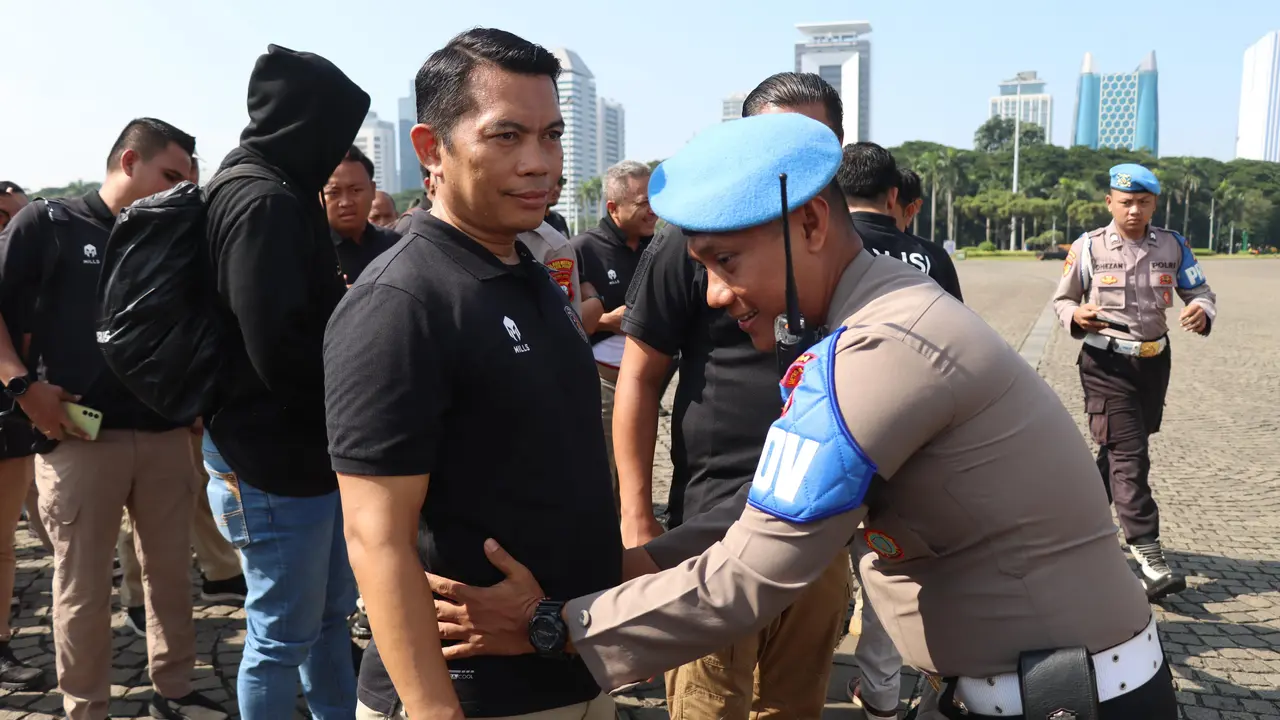Anggota polisi yang terlibat pengamanan sidang sengketa Pilpres 2024 di MK, Senin (22/4/2024) dilarang membawa senjata api dan sangkur.