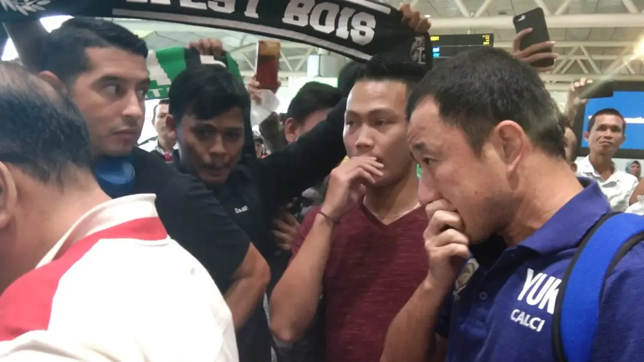 Air Mata Ratusan Suporter Sambut Kepulangan Pemain Sriwijaya FC