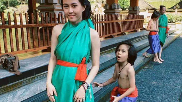 Potret 6 Artis Bareng Adik Bungsu yang Terpaut Usia Jauh, Selalu Kompak