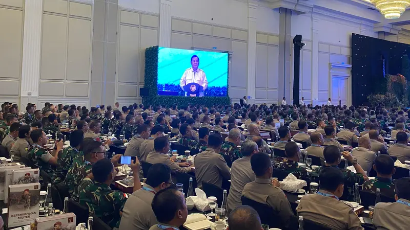 Presiden Prabowo Subianto menghadiri acara Rapim TNI-Polri 2025. Dalam acara tersebut, Prabowo memberi pengarahan secara tertutup. (Merdeka.com)