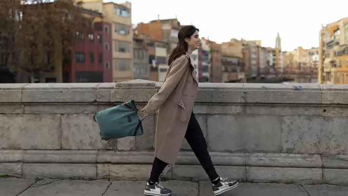 wanita desember suka berbagi hidup pas-pasan