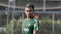 Pemain Timnas Indonesia U-22, Osvaldo Haay, saat latihan di Lapangan ABC, Senayan, Jakarta, Jumat (11/1). Pemain muda terbaik Liga 1 2018 itu baru bergabung pada hari kelima pemusatan latihan skuat Garuda Muda. (Bola.com/M Iqbal Ichsan)