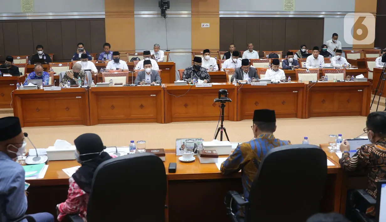 Suasana rapat kerja Menteri Agama Yaqut Cholil Qoumas dengan Komisi VIII DPR RI di Kompleks Parlemen, Senayan, Jakarta, Selasa (31/5/2022). Rapat tersebut membahas persiapan pelaksanaan ibadah haji dan alokasi quota pengawas haji tahun 1443H/2022M. (Liputan6.com/Angga Yuniar)