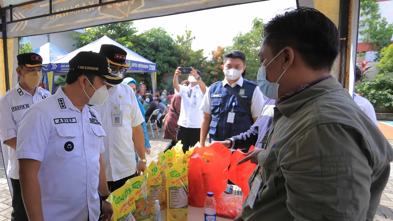 Pemkot Tangerang mengandeng Bulog untuk menggelar Operasi Pasar di wilayah permukiman