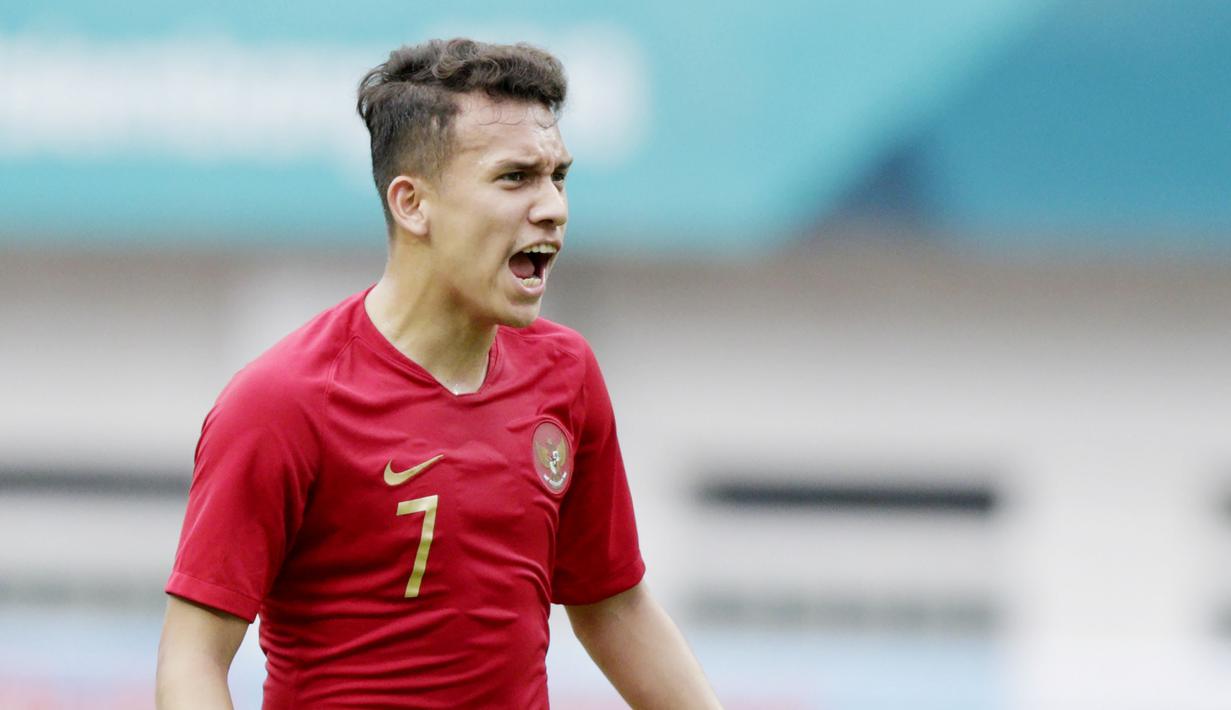 Egy Maulana - Gelandang Lechia Gdansk ini beberapa kali membahayakan pertahanan Thailand. Egy menjadi inisiator gol kedua Indonesia yang dicetak Evan Dimas berkat tusukan dan tembakan keras langsung ke arah gawang. (Bola.com/M Iqbal Ichsan)