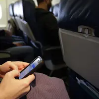 Saat pergi melancong pakai pesawat terbang, kamu harus tahu peraturan berikut ini.