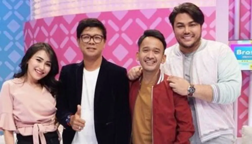 Ayu Ting Ting dan Andika Kangen Band dianggap serasi di foto ini. [foto: instagram/ruben_onsu]