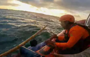 Detik-Detik 6 Nelayan Berjuang Selamatkan Diri Usai Perahu Dihantam Ombak