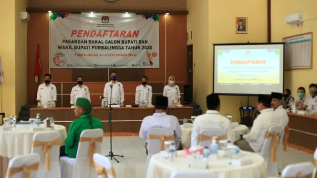 Tahap pendaftaran dalam Pilkada Purbalingga 2020. (Foto: Liputan6.com/Rudal Afgani)