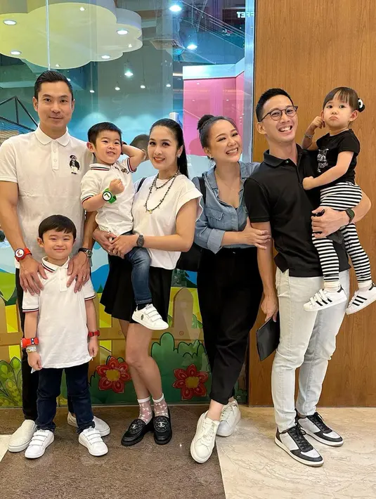 Sandra Dewi dan Yuanita Christiani (Instagram/sandradewi88)