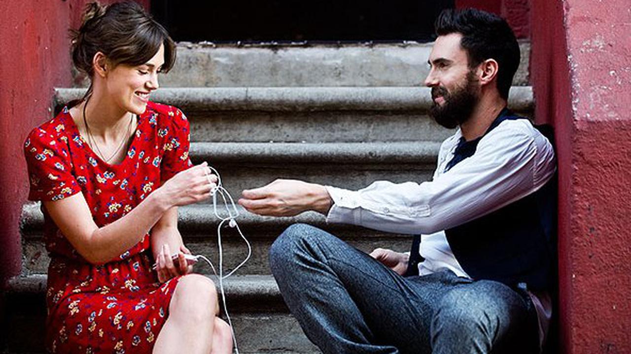 Main Film Bareng, Keira Knightley Puji Adam Levine