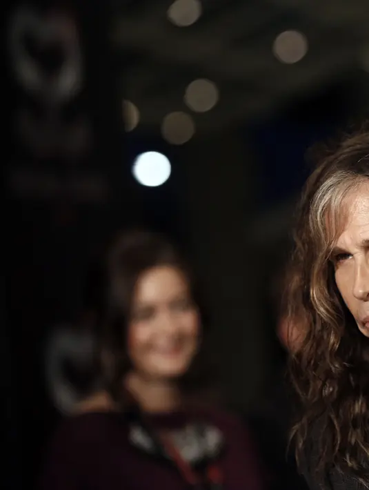 Sejak menulis lagu tentang seorang gadis yang membunuh ayahnya yang kasar padanya, Tyler mengatakan ia bertanya-tanya apa yang dapat ia lakukan untuk membantu anak-anak yang mengalami hal yang sama. (Bintang/EPA)