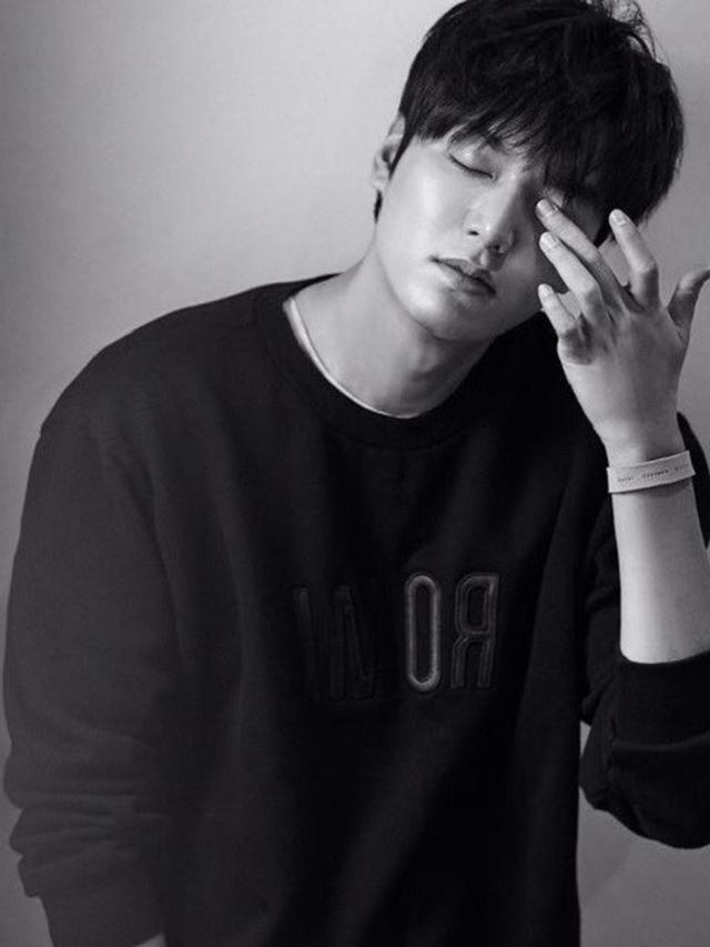 Balik Gunakan Media Sosial Lee Min Ho Pamer Gaya Rambut 