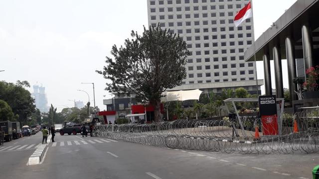 Kawat berduri di depan Gedung KPK
