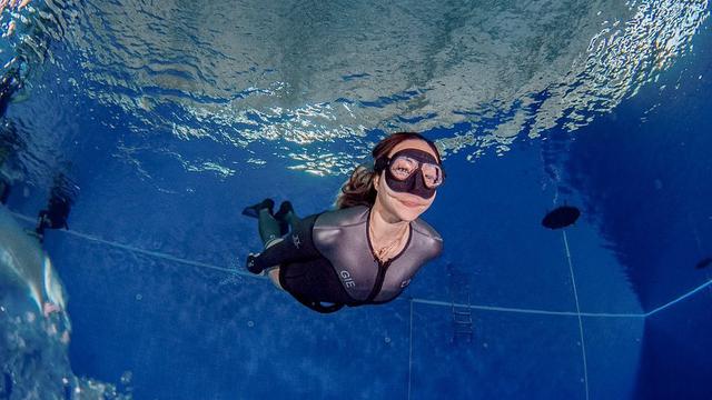 Hobi Baru, Ini 6 Potret Seru Gisella Anastasia saat Diving