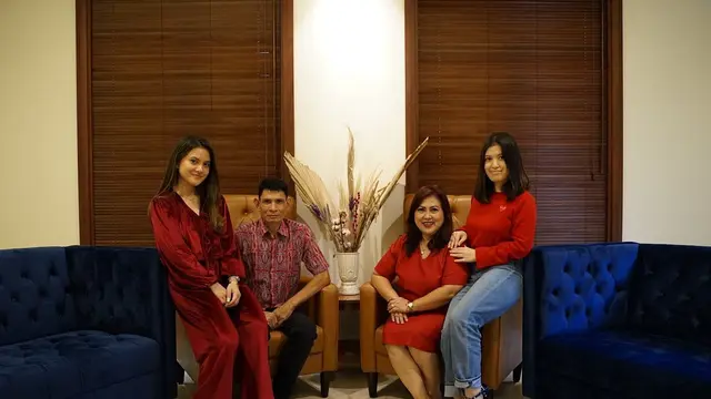 Sang Ayah Meninggal Dunia, Ini 6 Potret Kenangan Marsha Aruan dan Mendiang