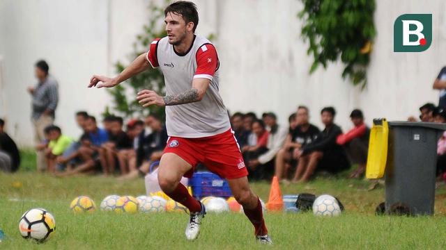5 Pemain Asing Yang Jadi Langganan Penghangat Bangku Cadangan Arema Indonesia Bola Com