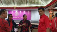 Sekjen PDI Perjuangan Hasto Kristiyanto di sela kunjungan terhadap pelaksanaan persiapan kongres di Sanur, Bali. (Liputan6.com/Putu Merta Surya Putra)