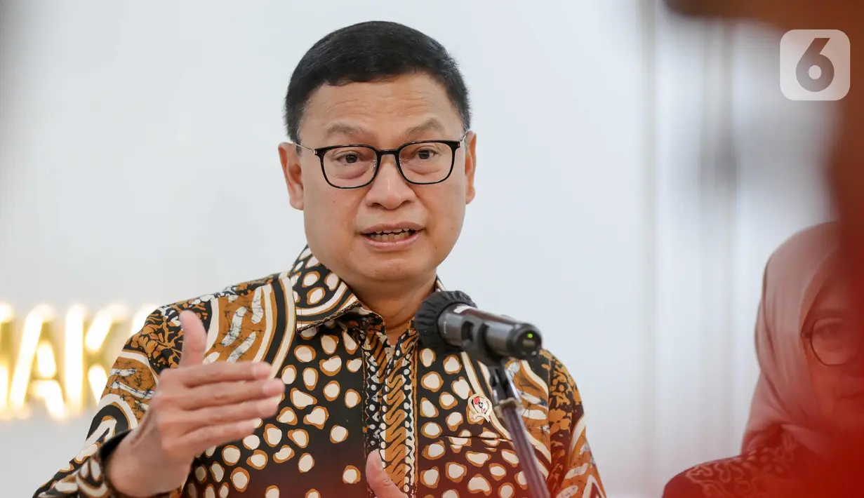 Kepala BPOM, Taruna Ikrar mengatakan bahwa kandidat vaksin TBC ini memiliki tingkat keberhasilan di atas 50 persen. Meski demikian, vaksin ini tetap memiliki efek samping sebagaimana pada umumnya. (Liputan6.com/Herman Zakharia)