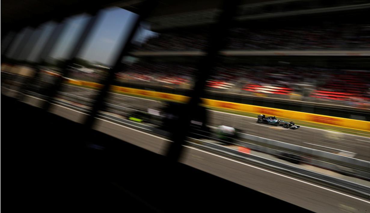 Nico Rosberg meraih kemenangan perdananya musim ini dengan finis pertama di GP Spanyol yang berlangsung di Sirkuit Catalunya, Barcelona, Spanyol. Minggu (10/5). . (AP/Emilio Morenatti)