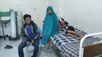 Reski Aldani (7), bersama orangtuanya Adam (30) dan Hasni (24). (Liputan6.com/ Abdul Rajab)