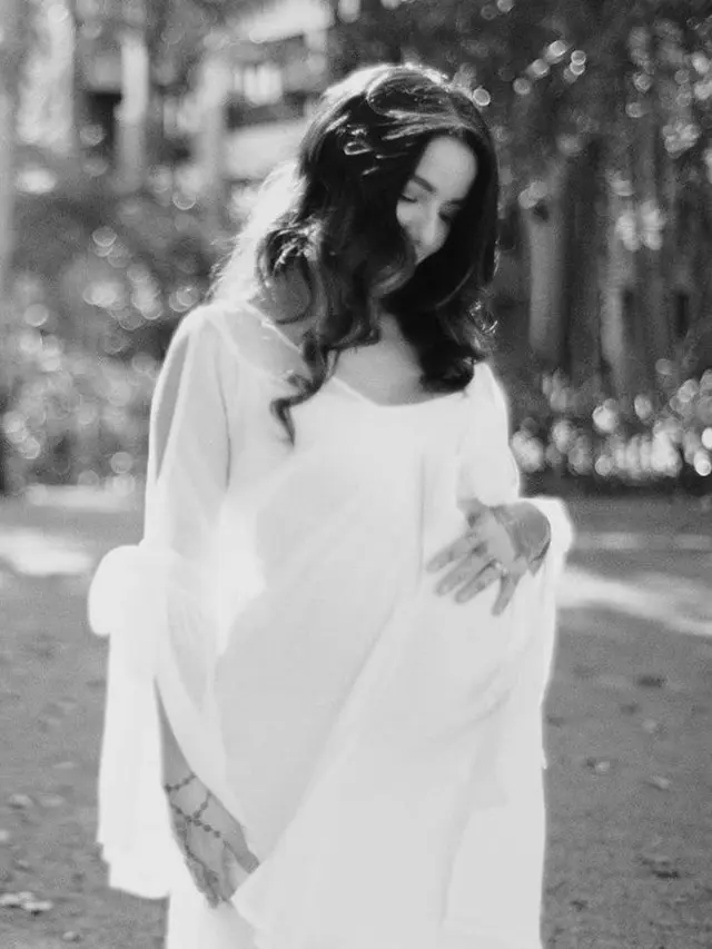 Hamil Anak Keempat, Ini 7 Potret Maternity Shoot Sheila Marcia
