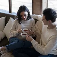 Membahas masa depan hubungan adalah hal yang penting dalam LDR. Foto: Freepik