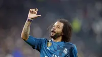 Bek Real Madrid, Marcelo menyumbang satu gol pada menit ke-72 saat melawan Juventus pada laga leg pertama perempat final Liga Champions di Allianz stadium, Turin, (3/4/2018). Real Madrid menang 3-0. (AP/Antonio Calanni)