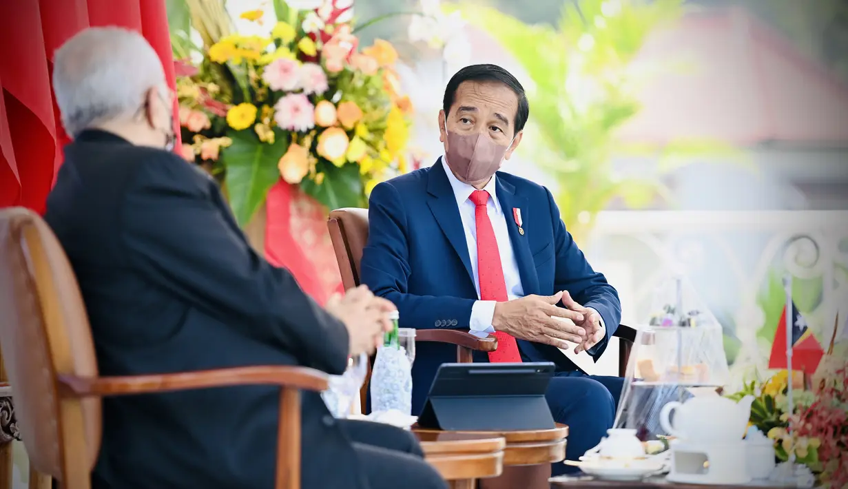 Presiden Joko Widodo atau Jokowi (kanan) berbincang dengan Presiden Timor Leste Jose Ramos Horta saat menerima kunjungan kenegaraan di Istana Kepresidenan Bogor, Jawa Barat, Selasa (19/7/2022). Hubungan diplomatik Indonesia dan Timor Leste sendiri sudah berjalan selama 20 tahun. (Foto: Laily Rachev - Biro Pers Sekretariat Presiden)