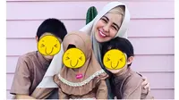 Tak Ingin Bahas Suami, Ini 6 Potret Risty Tagor Asuh Ketiga Anaknya