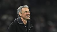 Pelatih Paris Saint-Germain, Luis Enrique, bereaksi pada akhir pertandingan leg pertama babak 16 besar UEFA Champions League antara PSG dan Chelsea di Parc des Princes, Paris, Kamis (12/3/2026) dini hari WIB. (Julien De Rosa/AFP)