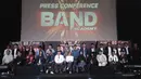Direktur Emtek Media, Harsiwi Achmad (tengah depan) bersama para juri Band Academy saat memberi keterangan di SCTV Tower, Jakarta, Kamis (2/4/2026). Indosiar kembali membuat sebuah gebrakan besar. Stasiun televisi ini secara resmi mengumumkan program terbaru mereka, Band Academy. (Kapanlagi.com/Budy Santoso)