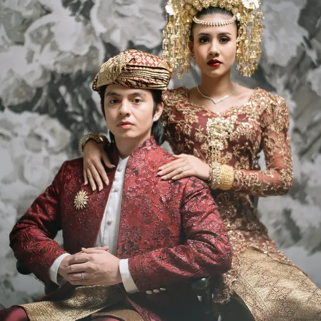 Jadi Pengantin Minang, Pesona Shenina Cinnamon dengan Makeup Bold Klasik di Momen Prewedding Bersama Angga Yunanda
