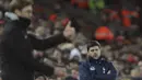 Pelatih Tottenham, Mauricio Pochettino serius menyaksikan laga timnya melawan Liverpool pada pada laga Premier League di Anfield, Liverpool (11/2/2017). Liverpool menang 2-0. (AP/Rui Vieira)