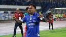 Pemain Persib Bandung, Saddil Ramdani, merayakan gol ke gawang Malut United dalam laga pekan ke-20 BRI Super League 2025/2026 di Stadion Gelora Bandung Lautan Api, Bandung, Jumat (6/3/2026) malam WIB. (Bola.com/Erwin Snaz)
