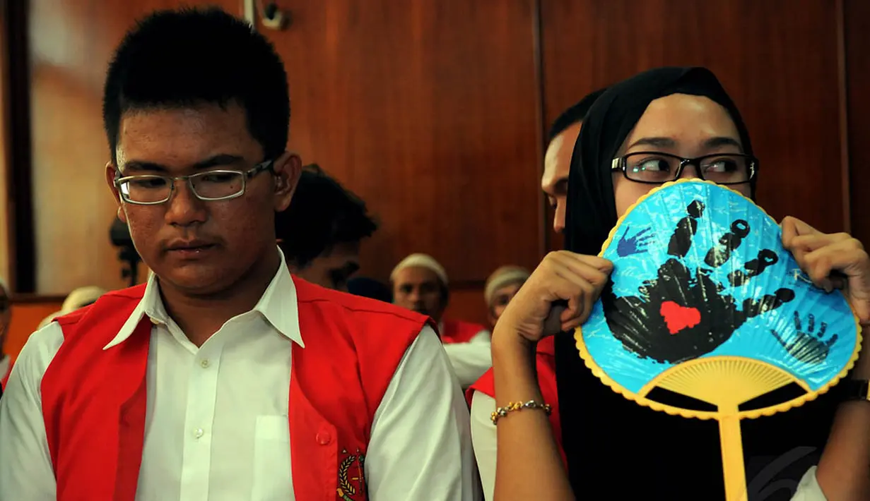 Dua tersangka kasus pembunuhan Ade Sara menjalani sidang di Pengadilan Negeri Jakarta Pusat, (16/9/14). (Liputan6.com/Faisal R Syam)