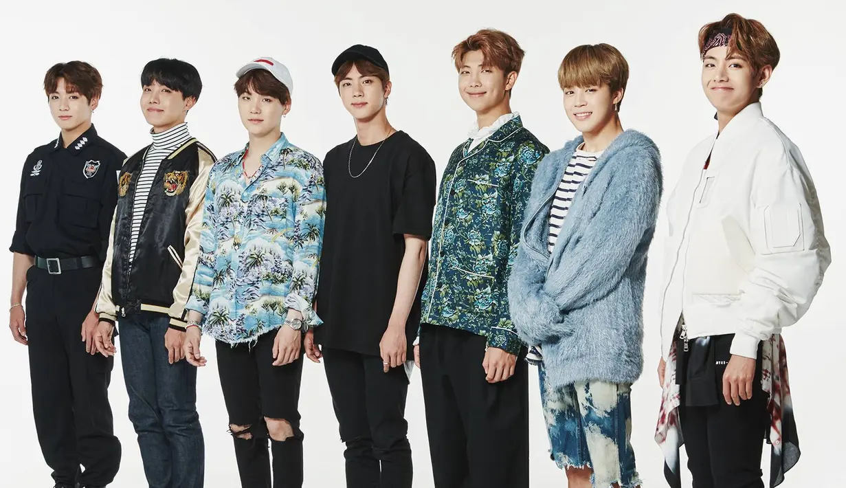 Top Social Artist merupakan kategori untuk artis yang memang dianggap populer, khususnya di media sosial. Kali ini BTS bersaing dengan Justin Bieber, Shawn Mendes, Demi Lovato, dan Ariana Grande. (Foto: Soompi.com)