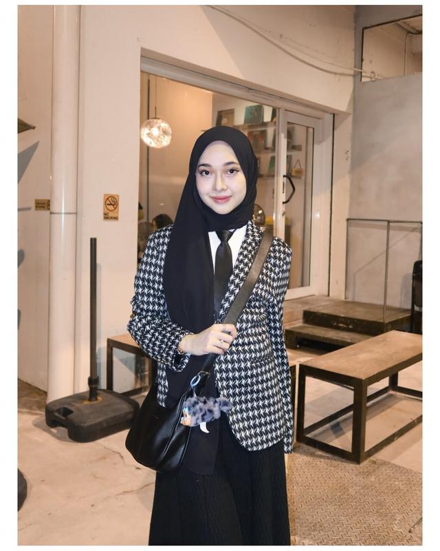 4. Tampil Minimalis dengan Nuansa Monokrom