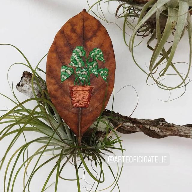 Jadikan Daun Sebagai Alat untuk Menyulam, 6 Karya Seniman Ini Mengagumkan