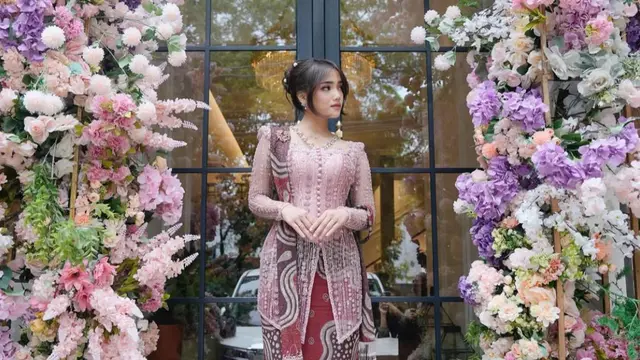 Potret Fuji di Pertunangan Frans Faisal Sang Kakak (credit: instagram/fuji_an)