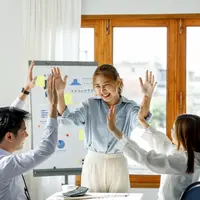 Ilustrasi perempuan bekerja/copyrightshutterstock/David Gyung