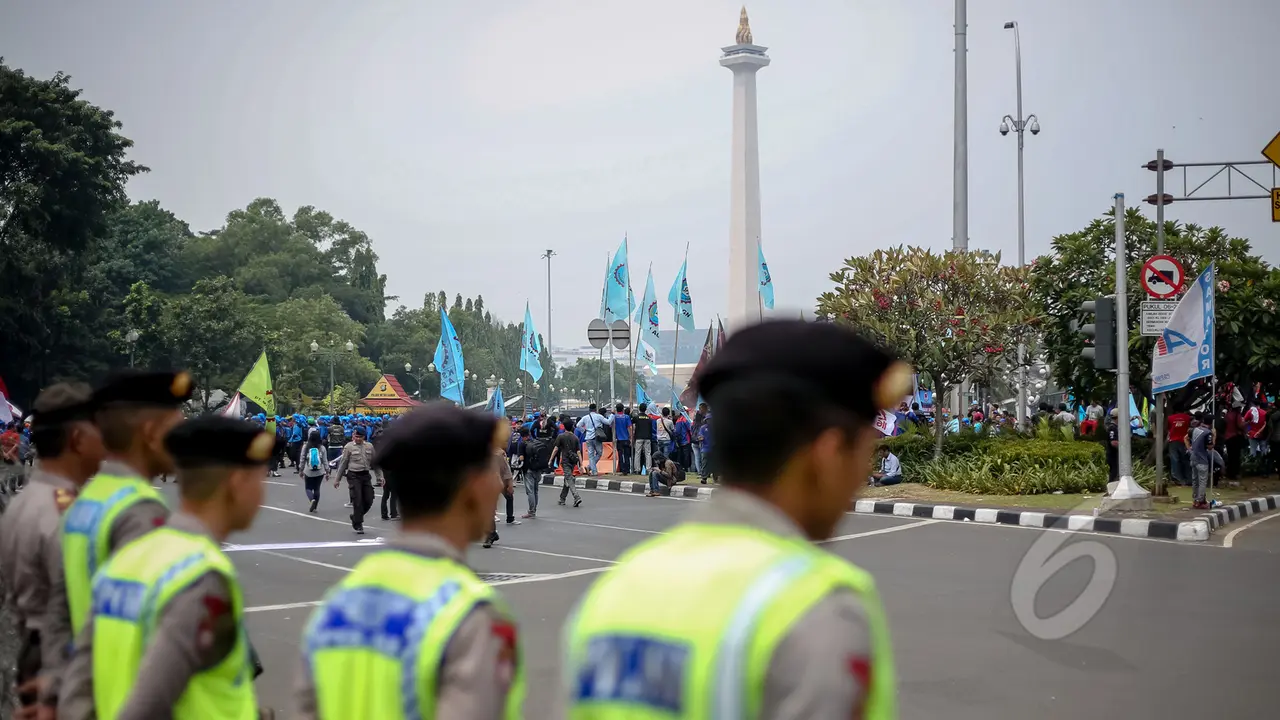 Polisi Kawal Buruh Peringati May Day di Depan Istana Negara