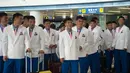 Atlet Korea Utara menunggu penerbangan mereka ke Indonesia untuk Asian Games dari Bandara Internasional Pyongyang (10/8). Asian Games 2018 akan berlangsung mulai 18 Agustus hingga 2 September di Jakarta dan Palembang. (AFP Photo/Kim Won-Jin)