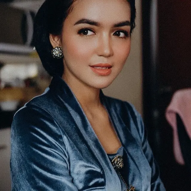 Pesona Anastasia Herzigova Istri Ge Pamungkas yang Curi Perhatian. (Sumber: Instagram/kykuu)