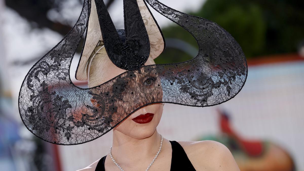 Lady Gaga Tampil Eksentrik di Venice Film Festival 2024 dengan Headpiece Tanduk, Curi Perhatian! Berita Viral Hari Ini Jumat 20 September 2024