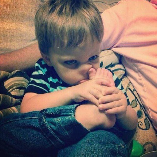 7 Potret Kelakuan Kocak Anak Kecil yang Bikin Ngakak